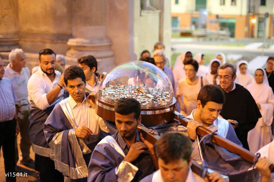 trasporto del gioiello di vicenza eventi in veneto magazine vicenza notizie veneto news vicenza donne di vicenza gatte vicentine festa della madonna di monte berico santuario il gioiello di vicenza associazione vicenza in oro storia di vicenza ilaria rebecchi